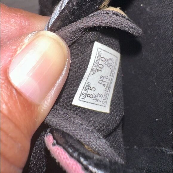 Vans size 8 1/2 - Picture 4 of 10